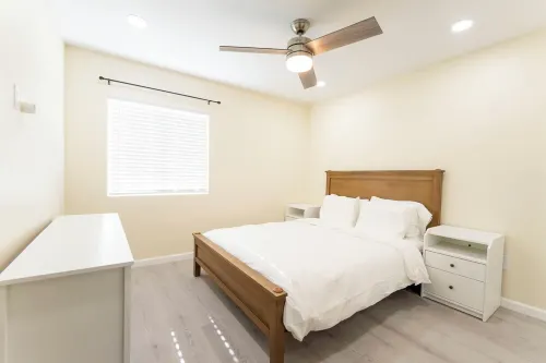 Luxury Living Redefined with a Charming 2-bedroom apartment in Downey