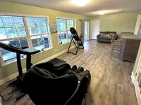 Forget your worries in this spacious and serene space with a beautiful lake view Hotels in Milton