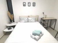 Comfortable DOWNTOWN Suite surrounded by nature