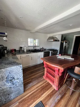 Pool, Pier & Cozy Coastal Vibes