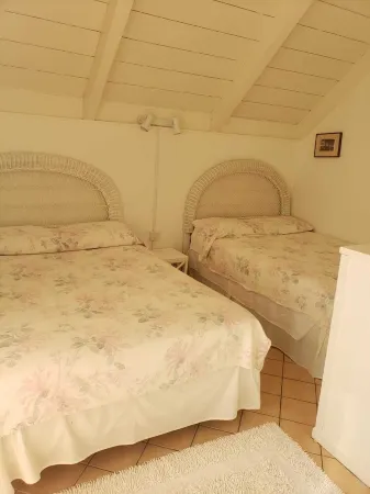 Tranquil 2-bedroom condo in Frigate Bay with AC, WiFi