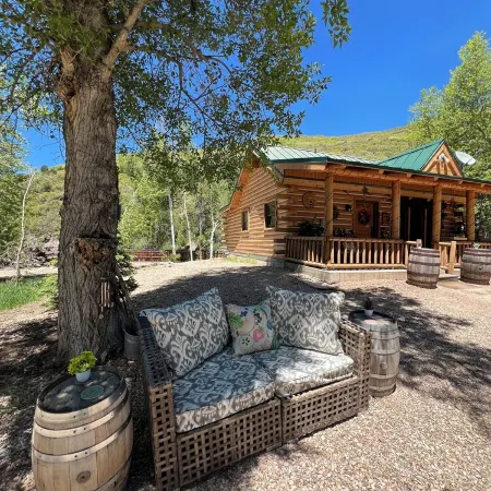 Private Riverfront Hygge Cabin