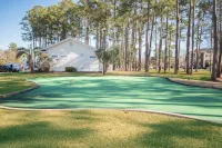 Sunny 2 Br River Oaks Condo. Pool & Hot Tub. Near Attractions, Golf, & the Beach