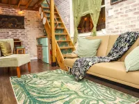 Tiny Cottagecore House in Miami. Walking distance to Hialeah Hospital! Hotels in Hialeah
