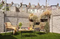 Beautiful 5 Bed Terrace with Hot Tub. Hotel a 