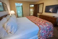 Sophie Station Suites - balcony