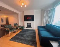 A 4-bed house, for families / groups seeking comfort. 45mins to central London. Hotels in Hertsmere District