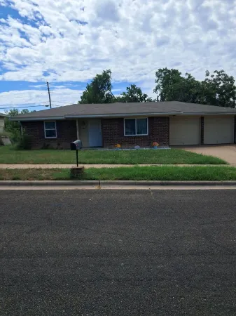 Escape to Mi Nidito and relax in peaceful Copperas Cove