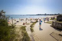 Charming longère in a quiet location 5 minutes from a large sandy beach. Hotels in Ploemeur