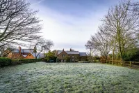 School House; cosy cottage, hot tub, Peak District Hotels in der Nähe von Brown Edge Village Hall