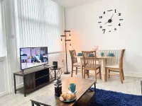 Cosy ground floor prenton flat close to Liverpool and Tranmere Football Club Hotels in Birkenhead