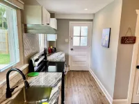 Charming one-level retreat near Philly with private yard, kid/pet friendly Hotels in Broomall