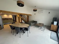 4-bedroom house with pool and air conditioning