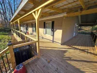 Quiet and modern 3-bedroom cabin near Ash Cave! Hotels in Swan Township