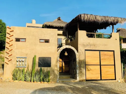 CASA MALOYA alberca y vista del mar