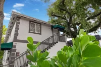 MIAMI CENTRAL, PARKING, NEAR WYNWOOD & BEACHES.  VACATION HOME, THE MANATEE COVE Hotels in Mimo