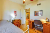 2 Mi to ASU Campus! Game Day Hub w/ Patio - บังกะโล