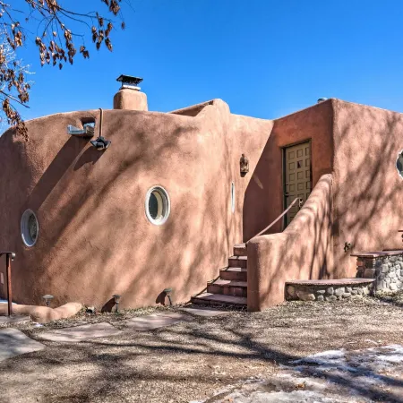 Chic Adobe-Style Bungalow in Historic Santa Fe!