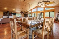 Western Ranch for Weddings, Retreats, Reunions. Sleeps 30 in Two Lodging Units,