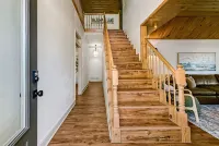 DIRECT LAKE ACCESS in a boutique-style lakehouse on Lake Whitney!