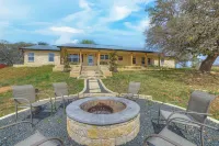 Starlight Meadows 3 mi to Downtown w/Hot Tub