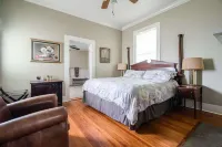 Prime location-Walk to food, Bars and Wineries!