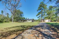 Fire Pit & Grill: Tyler Home on 5 Acres! - Country Houses