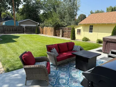 Farmhouse in Downtown Loveland with Hot Tub