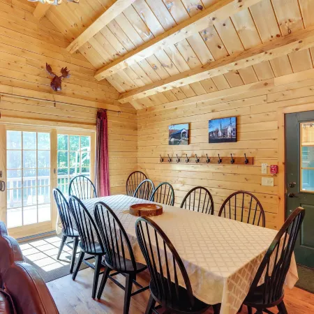 4 Mi to Mount Snow: West Dover Cabin w/ Game Room