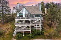 6Bdr Group Retreat Decks w Incredible Views Starry Heights by AvantStay
