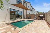 Chic Villa Domani Retreat 9ppl Hotels in Loughman