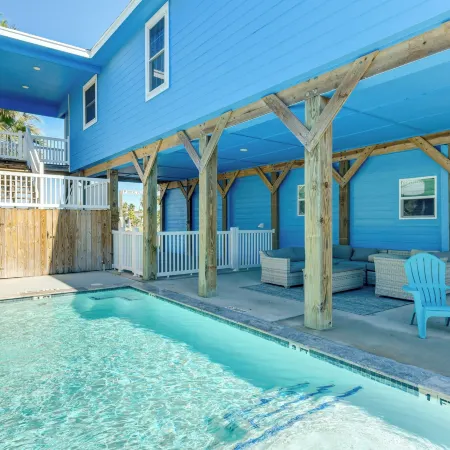 Private Pool & Furnished Deck: Port Aransas Home!