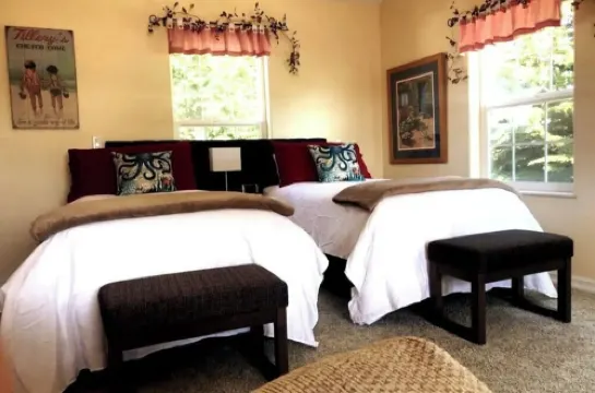 OCTOPUS SUITE, fire pit, BBQ, wildlife viewing platform, shared oceanfront deck.