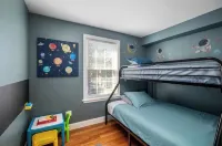 Colorful, Comfy & Modern - Close to NYC - Parking!