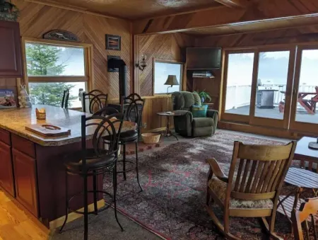 Dragonfly --Lakefront Cottage