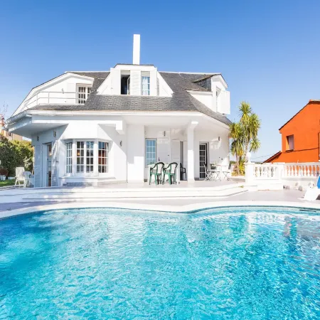 Villa in Blanes with Pool and Sea Views