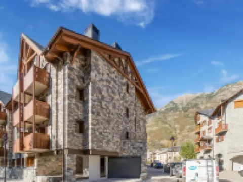 Stone Home in Benasque near Scenic Lake Hotéis em Benasque