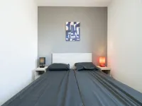 Cozy Villa Retreat by the Sea -  Ferienhäuser