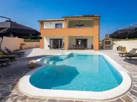 Luxe villa in Pula with pool and jacuzzi - Villas
