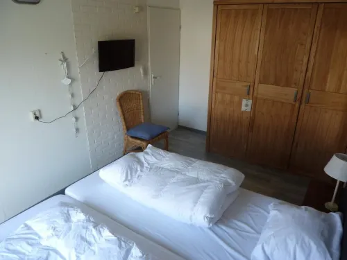 Sunlit Holiday Home by the Sea