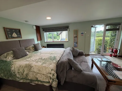 Studio in the idyllic countryside 2 miles from the beach in Devon with Hot Tub