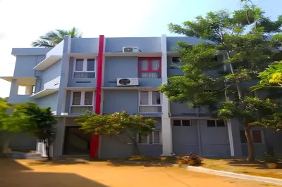 Hotel Sunday - Townhouse Club Airport Trivandrum Các khách sạn gần Shanghumukham beach