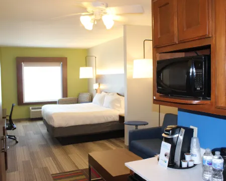 Holiday Inn Express & Suites MANSFIELD by IHG Hotels in Mansfield