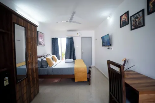 Yellow Bells Studios And Suites - Apartments