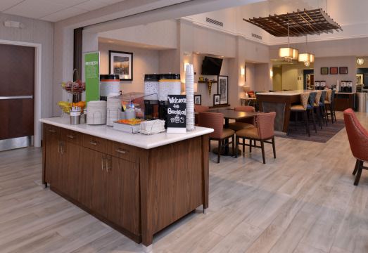 5. 햄프턴 인 & ..