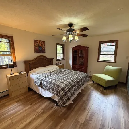 Newly Renovated, Near Country Club and Ski Resort, fiber internet & Hot tub*