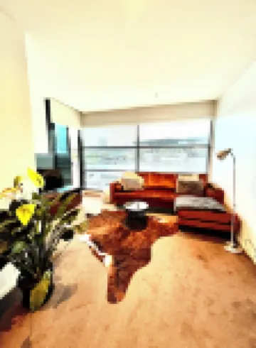 Luxurious Apartment with City Views and Yarra River