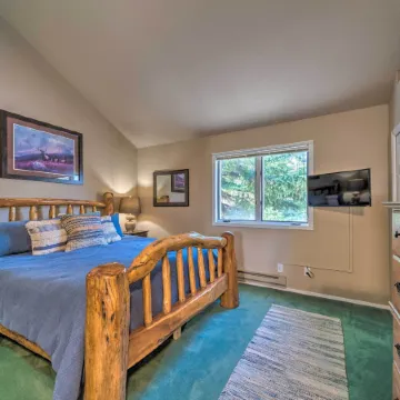 Cloudcroft Townhome w/ Deck - 1 Mi to Burro Ave!