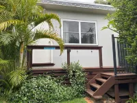 Beachside cabin + solar heated pool @ Spoon Bay