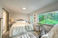 Farmhouse w/ Private Hot Tub < 1 Mile to Birch Bay